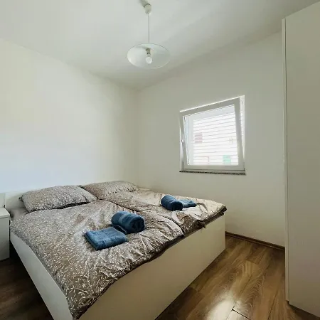 Apartman Bobovik דירה *